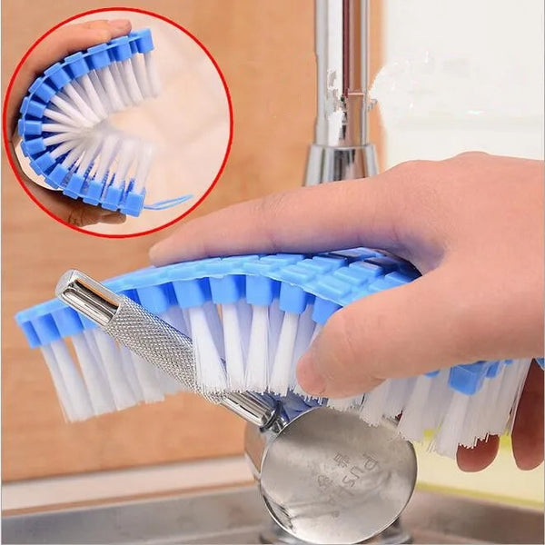 FLEXIBLE CLEANING BRUSH