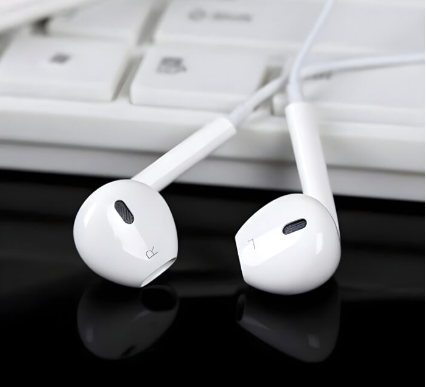 Apple EarPods Lightning Connectivity – In-Ear Canal Headset by Apple