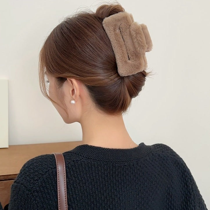 WOMEN FUZZY PLUSHY HAIR CLIP